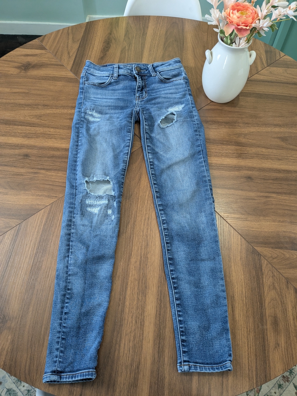 American Eagle Outfitters Light Blue Distressed Jeggings
